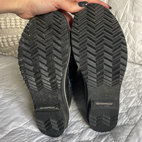 Sorel Faux Fur Lined Black Winter Boots - Picture 4 of 6